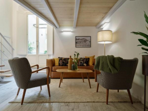 Vintage Romance Patio Apartment by Oteego